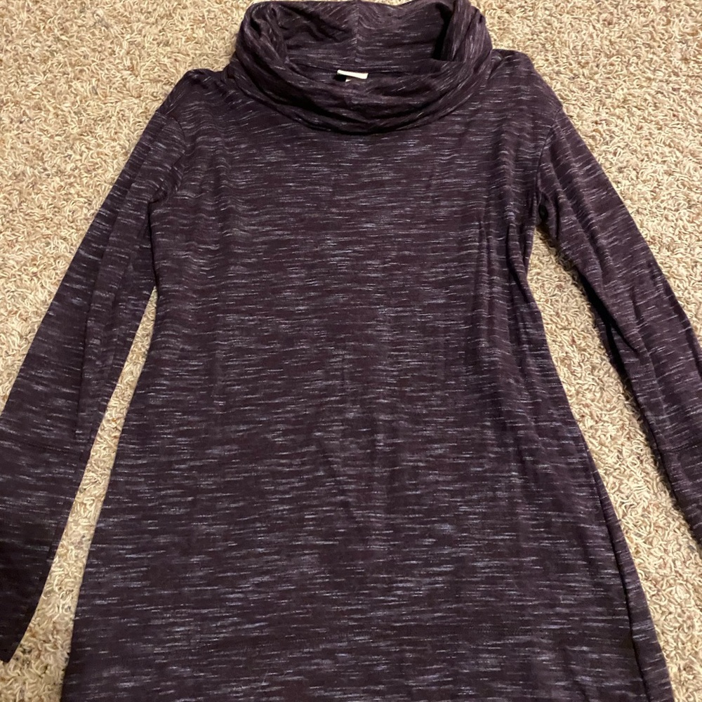 Merona long sleeved tunic in burgundy, size medium. Like new condition,wore once